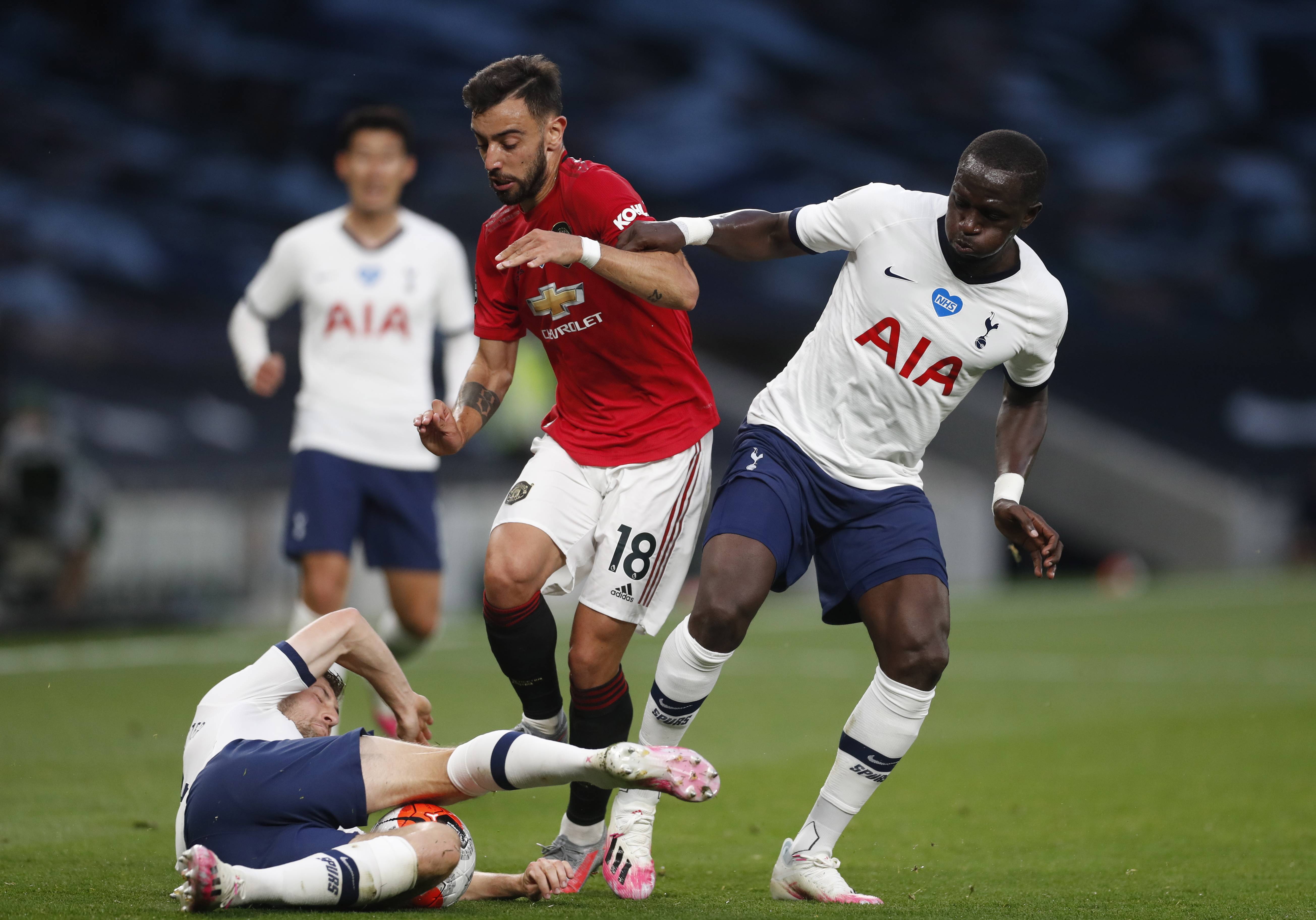 鲍威尔在比 鲍威尔在比